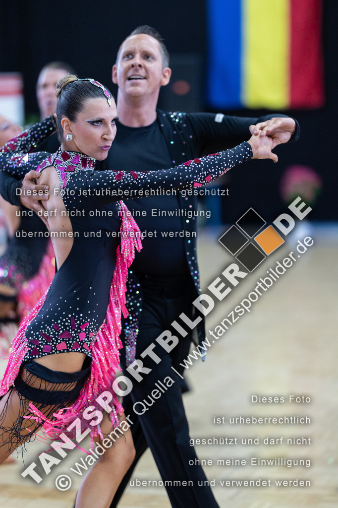 20230423-00331 | Hier finden Sie Tanz Bilder vom Latein und Standard Formationen tanzen. Sportbilder vom Tanzsport. Schöne Fotos und von Weltmeisterschaft, Europameisterschaft, Bundesliga, Regionalliga, Oberliga und Landesliga sowie von GOC Stuttgart, DanceComp, WM Bremen
