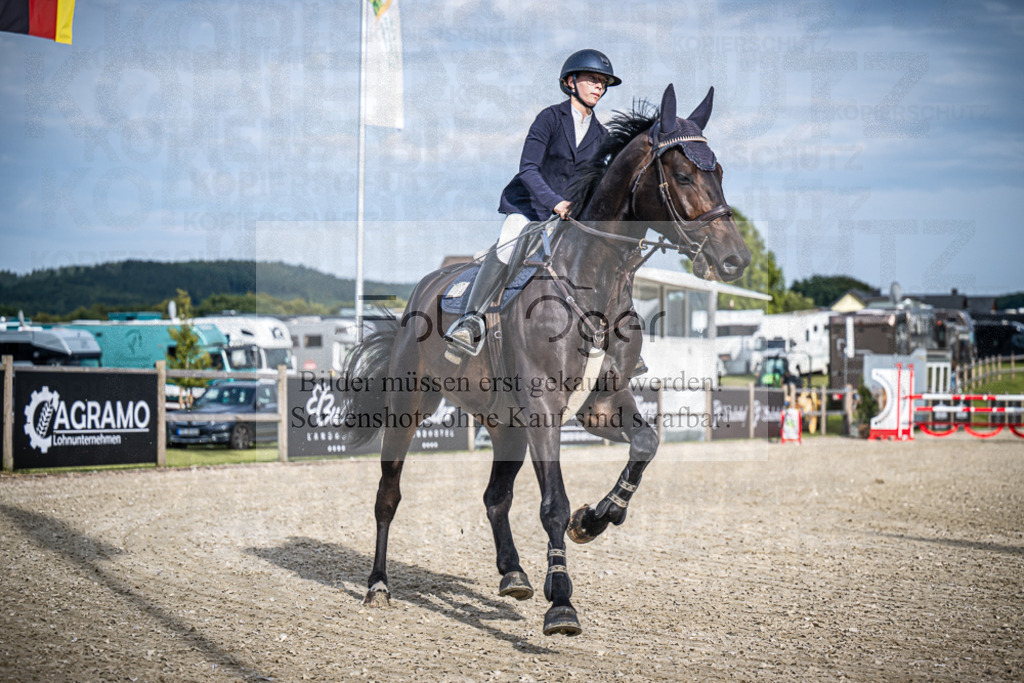 DOS_4403 | Entdecke hochwertige Reitturnierfotos von Foto Oger. Professionell, emotional und authentisch – jetzt Lieblingsmomente im Shop bestellen.Deutschlandweite Turnierfotografie. - Realisiert mit Pictrs.com