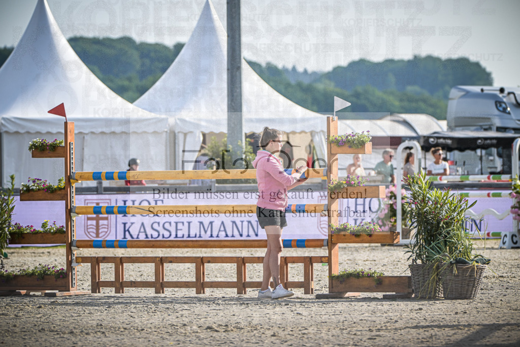 DOS_8959 | Entdecke hochwertige Reitturnierfotos von Foto Oger. Professionell, emotional und authentisch – jetzt Lieblingsmomente im Shop bestellen.Deutschlandweite Turnierfotografie. - Realisiert mit Pictrs.com