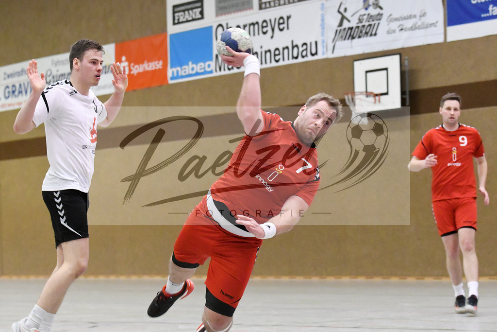20200125_TEURWD_0026 | Handball, Herren:   beim Spiel der Landesklasse Süd zwischen SG Teuto Handball vs. RW Damme am 25.01.2020 in der Sporthalle-Gellenbeck in Hagen a.T.W., Deutschland.(Foto von Nico Paetzel) - Realisiert mit Pictrs.com
