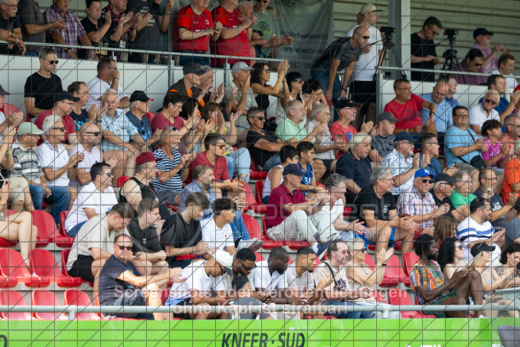 20250816_153058_0739 | #,1.Göppinger SV (rot) vs. FSV 08 Bietigheim-Bissingen (blau), Fußball, Oberliga BW, wfv, 03. Spieltag, Saison 2025/2026, Rasensportplatz Stadion SV Göppingen, Hohenstaufenstr. 116, 73033 Göppingen, 16.08.2025 - 14:00 Uhr,Foto: PhotoPeet-Sportfotografie/Peter Harich