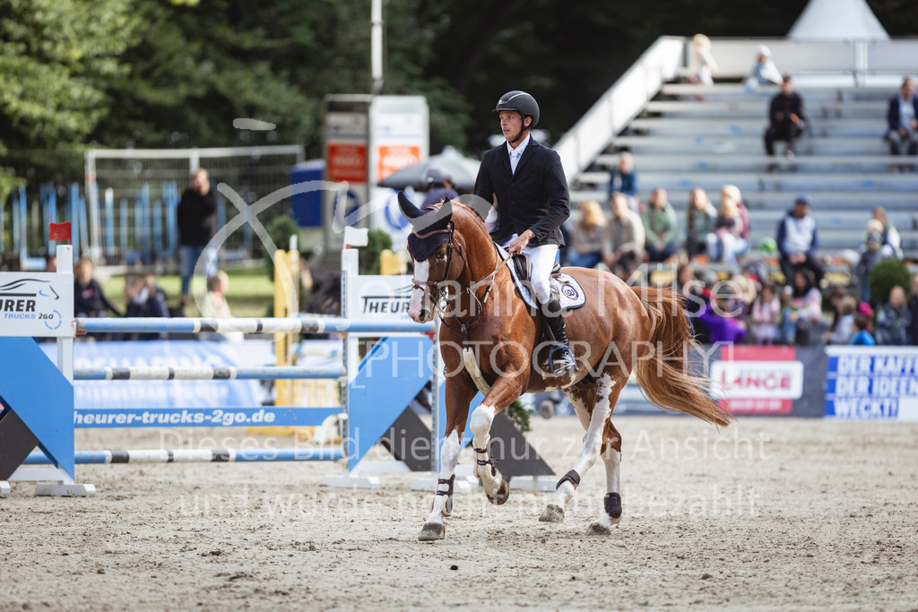 240915_OWLCh_Youngster6y-531 | Deine schönsten Turniermomente als professionelle Fotos! Entdecke hochwertige Pferdesport-Fotografie im Online-Shop. Jetzt Fotos finden & bestellen!