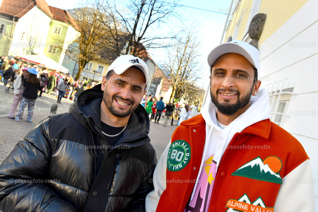 xnews-2023-Feb16-Unsinniger_Fasching_Reutte-nik-WTV_7567 | Info aus dem Bezirk Reutte/Ausserfern Tirol sowie eine umfangreiche Bilddatenbank über die gesamte Region: Lechtal, Talkessel Reutte, Tannheimertal, Zwischentoren. Lech, Plansee, Zugspitze, Grenztunnel, B179, Fernpassstraße, Verkehr, Lawinen, Tradition, - Realisiert mit Pictrs.com