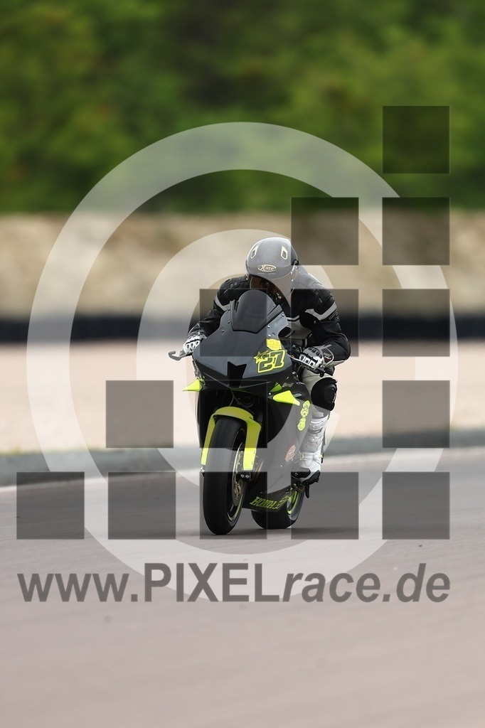 0027-20260504_02116 | Schöne Erinnerungen an spannende Momente - das festzuhalten ist unser Job. PIXELrace.de ist seit 2003 auf den Rennstrecken Europas unterwegs um die Action draußen beim Fahren und die wunderbare Stimmung imm Fahrerlager für euch einzufangen.