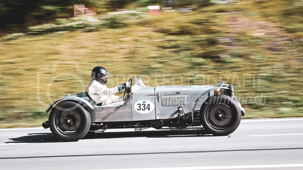 19. Arosa ClassicCar 2023 - 1. September 2023 | 19. Arosa ClassicCar 2023
Arosa, Schweiz
Bächli Hansueli aus Lenzburg mit der Startnummer 334 in einem Alvis Grenfell, Jahrgang 1932, in der Klasse Sport Trophy.
@arosaclassiccar, @arosa.official, #arosaclassiccar, #arosa, #76curves, #classiccar
Bild: Sportfotografie Markus Aeschimann | www.markus-aeschimann.ch - Realisiert mit Pictrs.com
