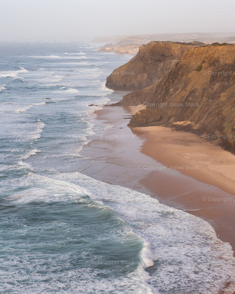 Portuguese Summer | Contrasting colors at the portuguese westcoast.  - Realisiert mit Pictrs.com