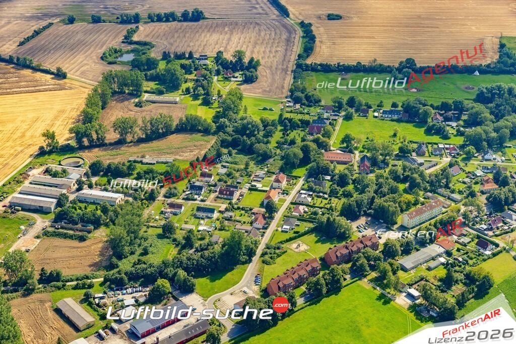 Luftbild der Stadt Groß Mohrdorf - Das Luftbild wurde 2025 vom UL-Flugzeug heraus erstellt ( keine Drohnenaufnahme ) - Hochauflösende Luftaufnahme - für Wandbilder und großformatige Ausdrucke geeignet. Das besondere Geschenk!Hier alle&nbsp;Infos zur Lizenzierung der LuftaufnahmeWir fliegen auch dieses Jahr wieder in Ihre Region um Luftbilder zu erstellen.- Luftbild anfragen