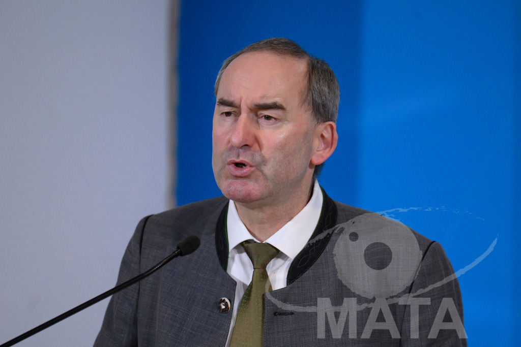 _DWI7783 | Bayerns Wirtschaftsminister Hubert Aiwanger (Freie Wähler) Pressekonferenz im Lokschuppen. Rosenheim, 02.12.2025 Bayern Deutschland - Realisiert mit Pictrs.com