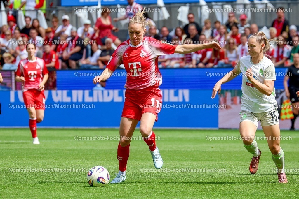 xsscx02052601033 | 02.05.2026, xsscx, Frauen Fussball, 1. FC Köln - Werder Bremen, 1. Fussball Bundesliga, 24. Spieltag, RheinEnergie-Stadion, Saison 2025 2026: Pauline Bremer (1. FC Köln #11) im Zweikampf gegen Michelle Weiß (Werder Bremen #15) DFB regulations prohibit any use of photographs as image sequences and or quasi-video. Photo: xSandraxScherningxPressefotoKochx