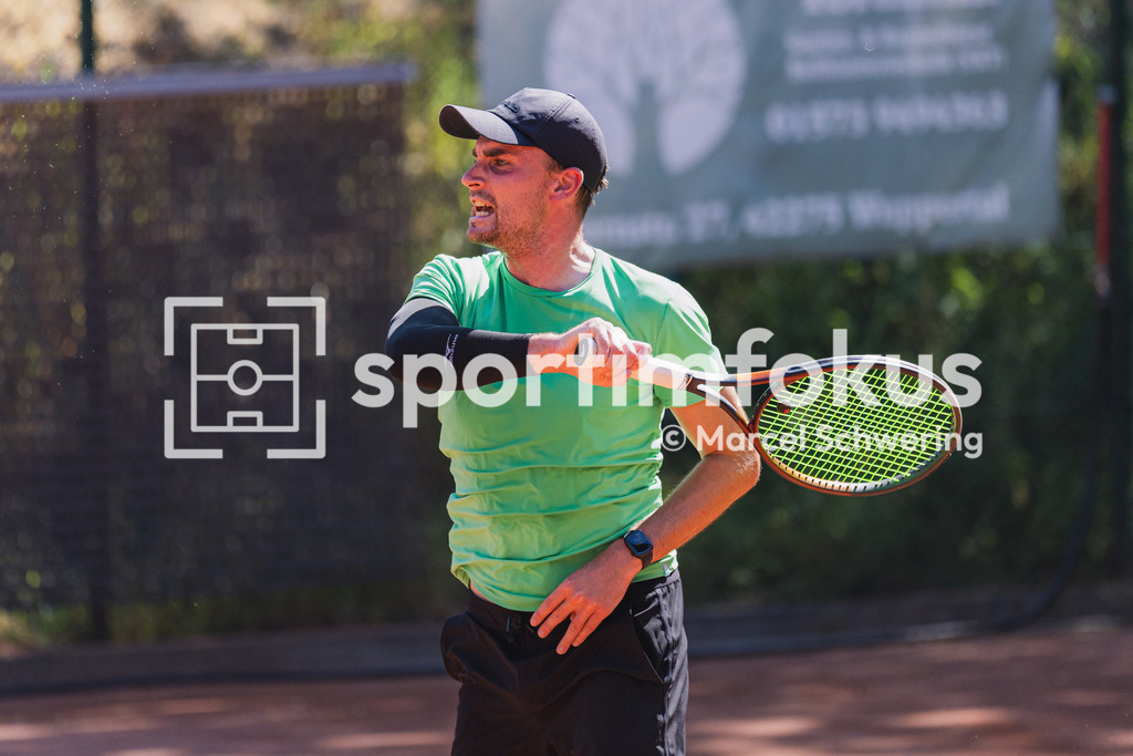 Wuppertaler Tennis-Stadtmeisterschaften | Jan Henri Augustat (Bayer Wuppertal) beim Ballwechsel. Herren-Finale der Wuppertaler Tennis-Stadtmeisterschaften, Wuppertal, 09.08.2026. - Realisiert mit Pictrs.com