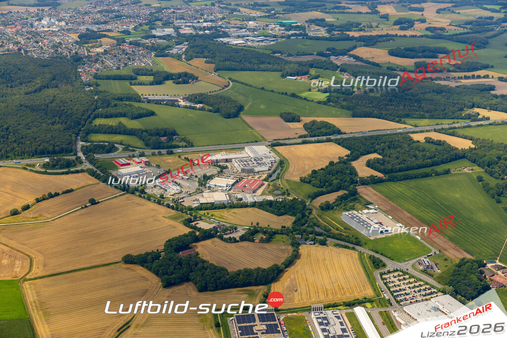 Luftbild der Stadt Lohne - Die Luftaufnahme wurde 2025 vom UL-Flugzeug heraus erstellt ( keine Drohne ) - Hochauflösende Luftaufnahme - für professionelle Ausdrucke geeignet. Die Geschenkidee !Hier alle&nbsp;Infos zur Lizenzierung der LuftaufnahmeWir fliegen auch dieses Jahr wieder in Ihre Region um Luftbilder zu erstellen.- Luftbild anfragen