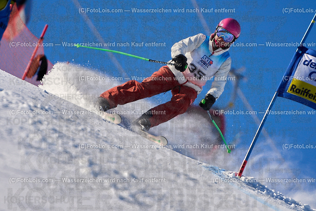 ALP3788_MASTERS-Cup_GS-C Damen_Allaire Martine | (C)FotoLois.com, Alois Spandl. FIS Masters-Cup Wildschönau, Giant Slalom auf der Piste Schatzberg GS, Siegerehrung auf dem Dorfplatz Niederau, Sa 13. Januar 2024.