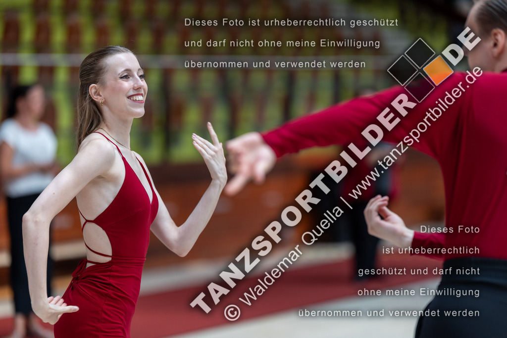 20240810-00463 | Hier finden Sie Tanz Bilder vom Latein und Standard Formationen tanzen. Sportbilder vom Tanzsport. Schöne Fotos und von Weltmeisterschaft, Europameisterschaft, Bundesliga, Regionalliga, Oberliga und Landesliga sowie von GOC Stuttgart, DanceComp, WM Bremen