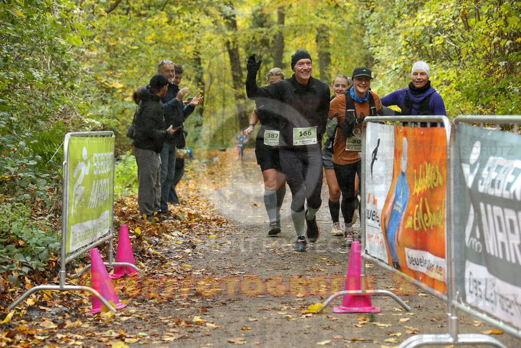 251026_1339_EX1_3809 | Sportfotografie im Rhein-Sieg Kreis, Köln, Bonn, NRW, Rheinland Pfalz, Hessen, etc. Unser Tätigkeitsfeld umfasst den Laufsport vom Volkslauf über den Marathon, Duathlon, Triathon bis zum Ultralauf wie Kölnpfad Ultra oder Schindertrail.