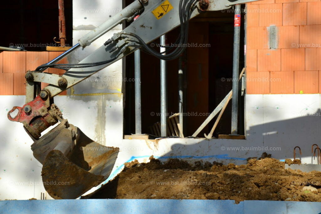 bib-lg02-erdarbeiten-0124 | Nach LV-Leistungsgruppen sortierte Detailfotos über den Bau eines Hauses. Alle Hausbau-Bilder direkt vom Urheber und Autor der Website Haus-Selber-Bauen.com