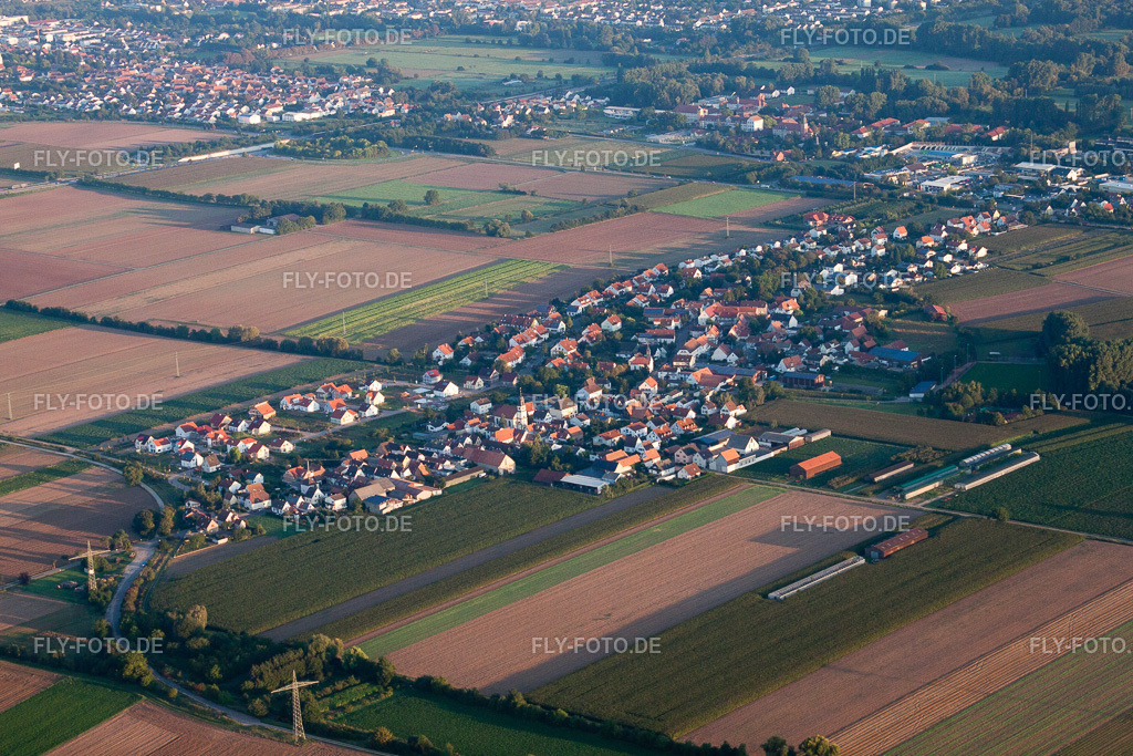 Ortsansicht | Luftbild: Ortsansicht im Ortsteil Mörlheim in Landau im Bundesland Rheinland-Pfalz in Deutschland. Foto: IMG_44294.jpg vom 20.08.2011 durch Werner Riehm/FLY-FOTO.de - Realisiert mit Pictrs.com