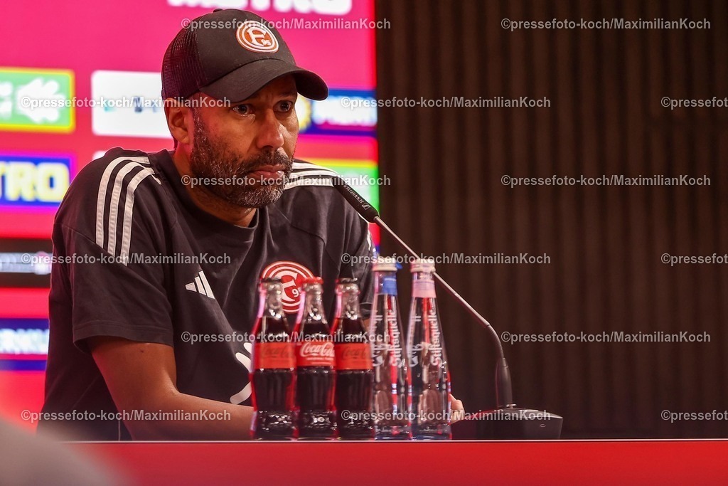 Due17012501109 | 17.01.2025, Fußball, Fortuna Düsseldorf - SV Darmstadt 98, 2.. Fußball Bundesliga, 18. Spieltag, Merkur Spiel-Arena, Saison 2024 2025: Pressekonferenz mit den Trainern nach dem Spiel. Cheftrainer Daniel Thioune (Trainer Fortuna Düsseldorf)DFB regulations prohibit any use of photographs as image sequences and or quasi-video.