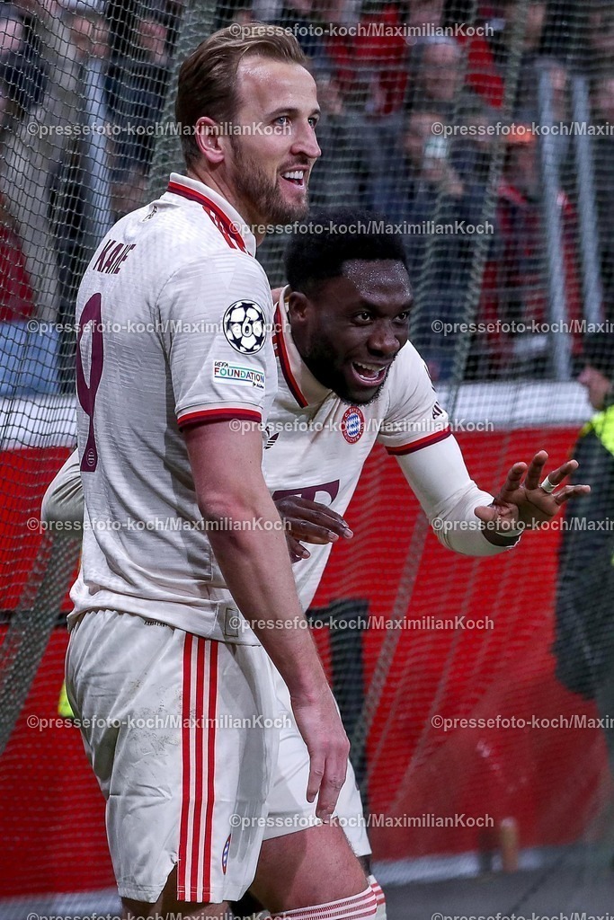 UCL11032502461 | 11.03.2025, Fußball, UEFA Champions League, Bayer 04 Leverkusen - FC Bayern München, Achtelfinale Rückspiel, BayArena, Saison 2024 2025: Torjubel nach dem 2:0 durch Torschütze Alphonso Davies (FC Bayern #19). Zusammen mit Harry Kane (FC Bayern #9)DFB regulations prohibit any use of photographs as image sequences and or quasi-video.