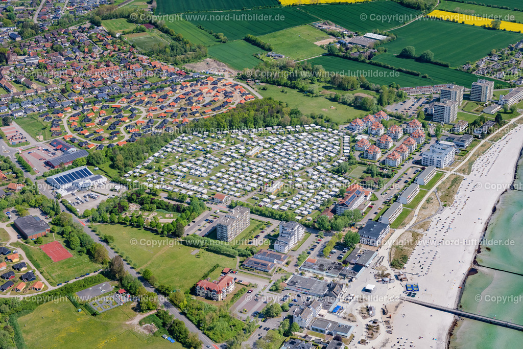 Grossenbrode_ELS_4562150522 | GROßENBRODE 15.05.2022 Wohnwagen und Zelte- Campingplatz - und Zeltplatz " Großenbrode " in Großenbrode im Bundesland Schleswig-Holstein, Deutschland. // Camping with caravans and tents in Grossenbrode in the state Schleswig-Holstein, Germany. Foto: Martin Elsen