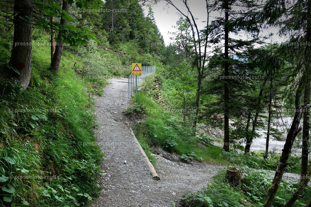 welltvi-2019-Juli09--Stuibenfaelle-Planseeabfluss-Reutte-DSD03354 | Info aus dem Bezirk Reutte/Ausserfern Tirol sowie eine umfangreiche Bilddatenbank über die gesamte Region: Lechtal, Talkessel Reutte, Tannheimertal, Zwischentoren. Lech, Plansee, Zugspitze, Grenztunnel, B179, Fernpassstraße, Verkehr, Lawinen, Tradition, - Realisiert mit Pictrs.com