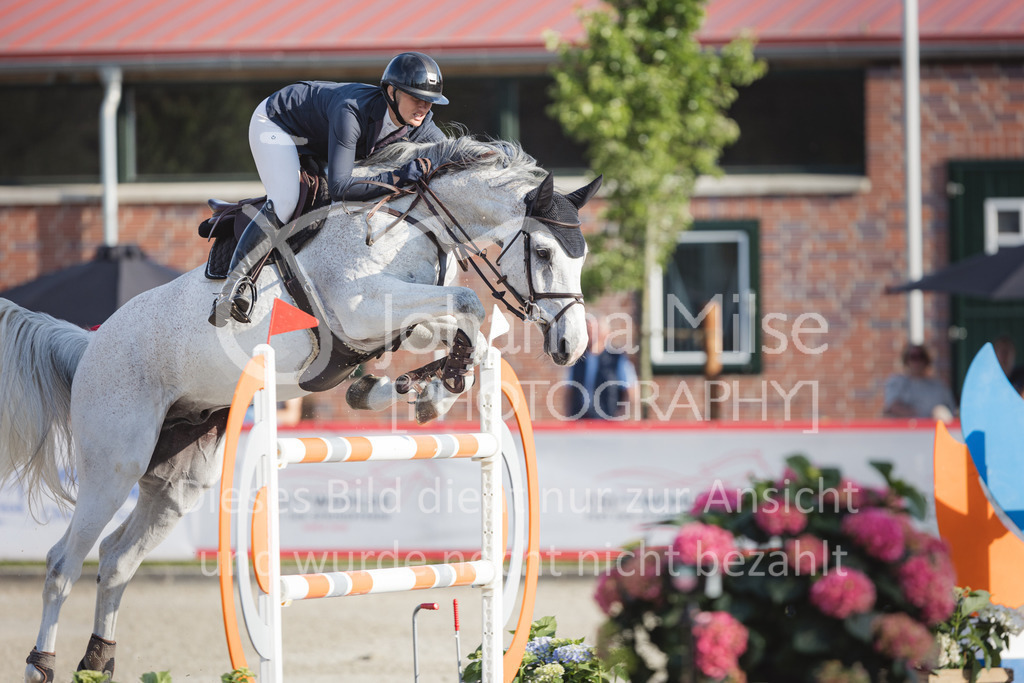 CSI2* - Internationale Springprüfung mit Siegerrunde (1,45 m)  Große / Big Tour | CSI2* - Internationale Springprüfung mit Siegerrunde (1,45 m) 
Große / Big Tour