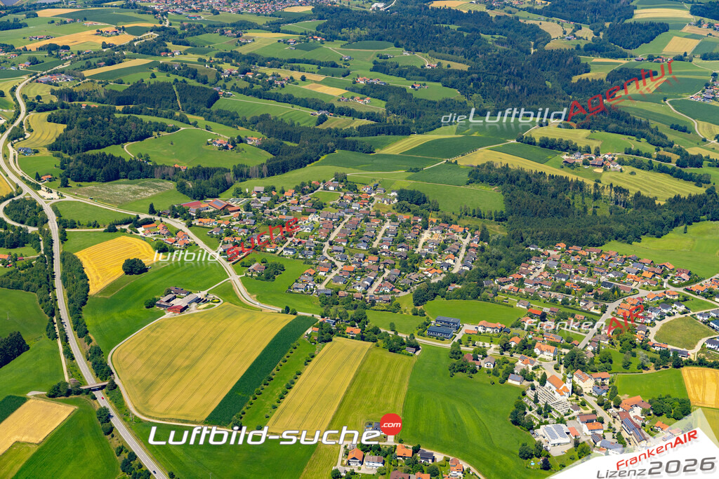 Das Luftbild der Stadt Ruderting wurde 2022 vom Flugzeug heraus erstellt (keine Drohnen-Aufnahmen) Aufnahmehöhe ca.450 Meter- hohe Bildauflösung und Druck-Qualität. Garantiert!