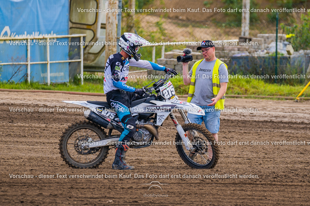 09_21_LM_Schenkenhorst-2737 | Sportfotografin aus Berlin-Brandenburg mit Fokus auf Motocross. Ich halte deine sportliche Leistung und echte Emotionen auf und neben der Strecke professionell fest. Entdecke die Fotos von deinem Rennen und bestelle sie direkt hier im Shop.