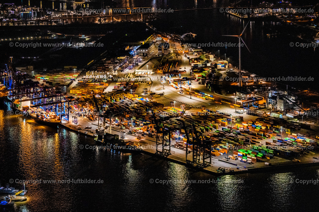 Hamburg_Containerterminal_Tollerort_HHLA_Nachtaufnahme_ELS_7300060325 | HAMBURG 06.03.2025 Nacht- Lichter und Beleuchtung Containerterminal im Containerhafen des Überseehafen Container Terminal Tollerort in Hamburg. Weiterführende Informationen bei: EUROGATE GmbH &amp; Co. KGaA, KG,  Hamburger Hafen und Logistik Aktiengesellschaft. // Night lighting container Terminal in the port of the international port Container Terminal Tollerort in Hamburg. Further information at: EUROGATE GmbH &amp; Co. KGaA, KG,  Hamburger Hafen und Logistik Aktiengesellschaft. Foto: Martin Elsen