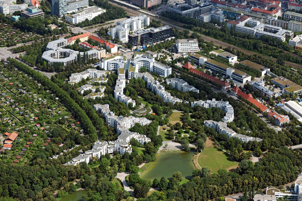 dr__0048545.jpg | MüNCHEN 19.07.2024 Wohn- und Geschäftshaus Viertel zwischen Hansastraße und Siegenburger Straße mit Firmensitz des "mITSM" im Ortsteil Sendling-Westpark in München im Bundesland Bayern, Deutschland. Weiterführende Informationen bei: mITSM Munich Institute for IT Service Management GmbH. // Residential and commercial building district between Hansastrasse and Siegenburger Strasse in the district Sendling-Westpark in Munich in the state Bavaria, Germany. Further information at: mITSM Munich Institute for IT Service Management GmbH. Foto: Daniel Reiter