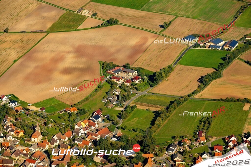 Das Luftbild zeigt : Schornweisach Uehlfeld - Die Luftaufnahme wurde 2023 vom UL-Flugzeug aus erstellt ( keine Drohne ) - Hochauflösende Luftaufnahme - Für grossformatige Ausdrucke geeignet. Die Geschenkidee !Mit Lizenz und Bildrechte bestellbar
