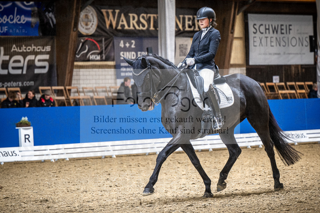 DOS_2717 | Entdecke hochwertige Reitturnierfotos von Foto Oger. Professionell, emotional und authentisch – jetzt Lieblingsmomente im Shop bestellen.Deutschlandweite Turnierfotografie. - Realisiert mit Pictrs.com