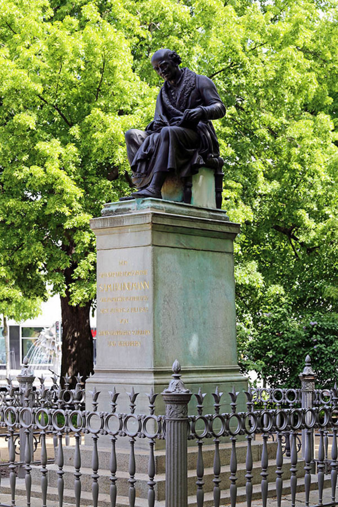 Foto: Leipzig - Hahnemann-Denkmal | Das Team hinter BILDLEXIKON LEIPZIG bündelt historische wie aktuelle Informationen über die Stadt Leipzig in Text und Bild auf einer Plattform und stellt diese der interessierten Öffentlichkeit zur Verfügung.