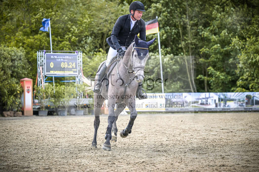 DOS_0206 | Entdecke hochwertige Reitturnierfotos von Foto Oger. Professionell, emotional und authentisch – jetzt Lieblingsmomente im Shop bestellen. - Realisiert mit Pictrs.com