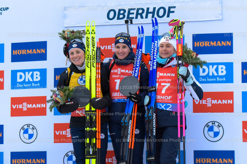 BMW IBU World Cup Biathlon - Oberhof (GER) 2024, 06.01.2024 | BMW IBU World Cup Biathlon - Oberhof (GER) 2024, FRAUEN 10 KM VERFOLGUNG am 06.01.2024 in ARENA AM RENNSTEIG in Oberhof, (Germany)

Image: Julia Simon FRA, Justine Braisaz-Bouchet FRA, Ingrid Landmark Tandrevold NOR - Realisiert mit Pictrs.com