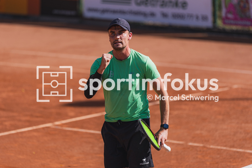 Wuppertaler Tennis-Stadtmeisterschaften | Jan Henri Augustat (Bayer Wuppertal) beim Jubel. Herren-Finale der Wuppertaler Tennis-Stadtmeisterschaften, Wuppertal, 09.08.2026. - Realisiert mit Pictrs.com