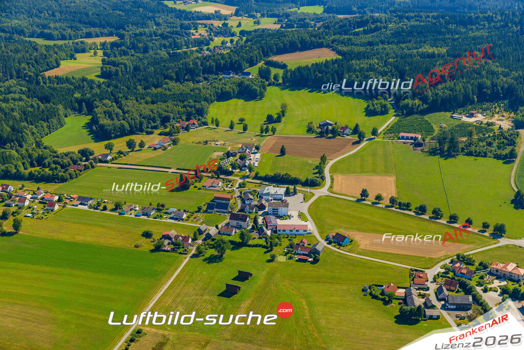 Schöne Luftaufnahme Hinterbrünst Georgenberg - Die Luftaufnahme wurde 2025 vom Flugzeug heraus erstellt ( keine Drohne ) - Hochauflösende Luftaufnahme - für professionelle Ausdrucke geeignet. Die Geschenkidee !Mit Lizenz und Bildrechte bestellbar