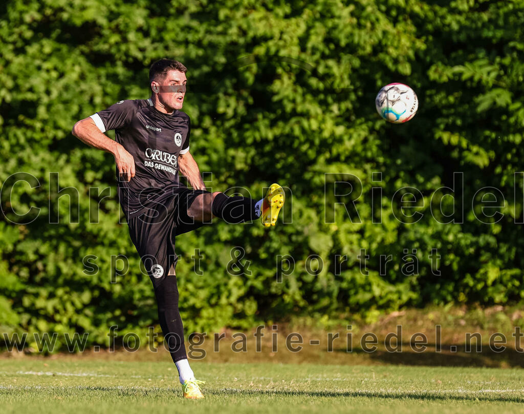 2023-07-18_089_FC_Herzogstadt_gegen_FC_Eitting | Erding, Deutschland, 18.07.2023:
Fußball, TOTO Pokal 2023 / 2024, 1. Spieltag, FC Herzogstadt gegen FC Eitting, Endergebnis: 2:4 n.E.

Martin Golemic (FC Herzogstadt, #2)

Foto: Christian Riedel / fotografie-riedel.net