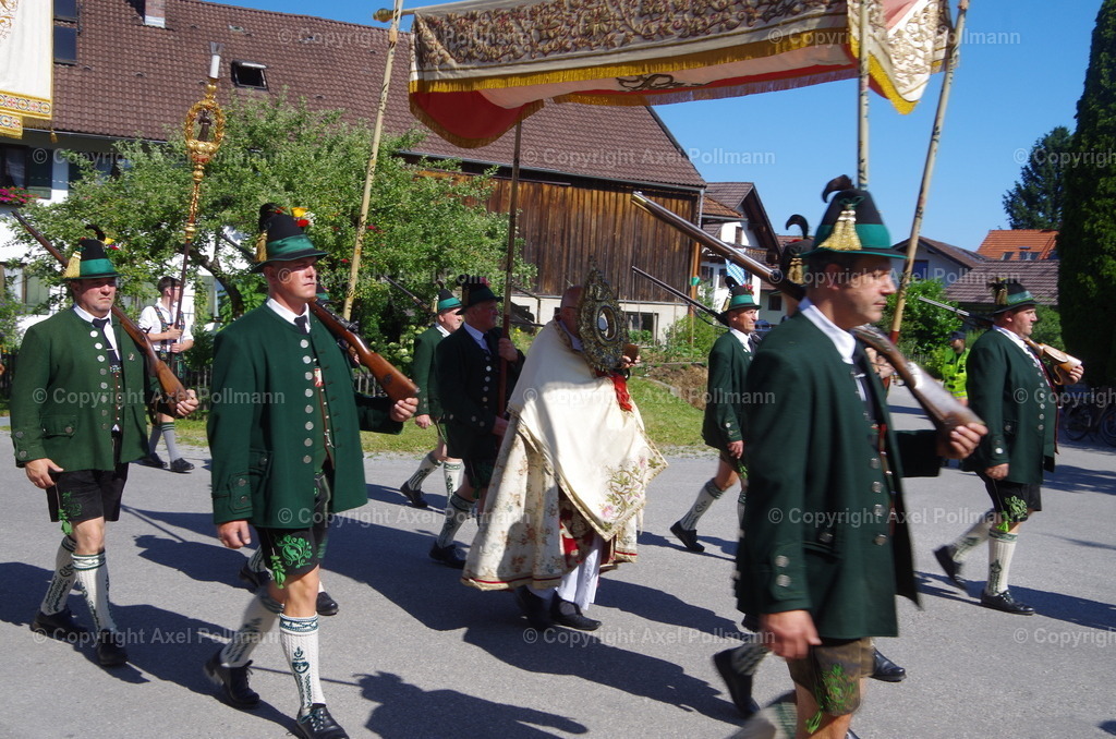IMGP5388 | fotografiert von Axel PollmannLeonhardi Wallfahrt Benediktbeuern und Murnau, Fronleichnam, Fasching, Landschaft im Loisachtal und Benediktbeuern  - Realisiert mit Pictrs.com