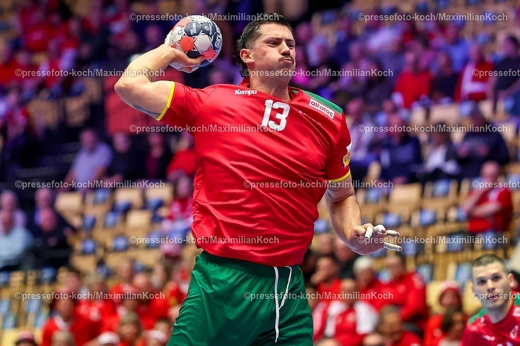 EHF16012601016 | 16.01.2026, Handball, Men's EHF EURO 2026, Portugal - Rumänien, Jyske Bank Boxen in Herning, Dänemark, Preliminary Round:  Rocha Nogueira (Portugal #13) 