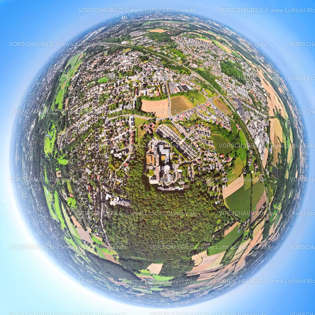 Hamm250808900BarbaraKlinik | Luftbild, St. Barbara Klinik mit Parkplatz und Hubschrauberlandeplatz, Waldgebiet und Naherholungsgebiet Sundern, Erdkugel, Fisheye Aufnahme, Fischaugen Aufnahme, 360 Grad Aufnahme, tiny world, little planet, fisheye Bild, Stadtbezirk Heessen, Hamm, Ruhrgebiet, Nordrhein-Westfalen, Deutschland