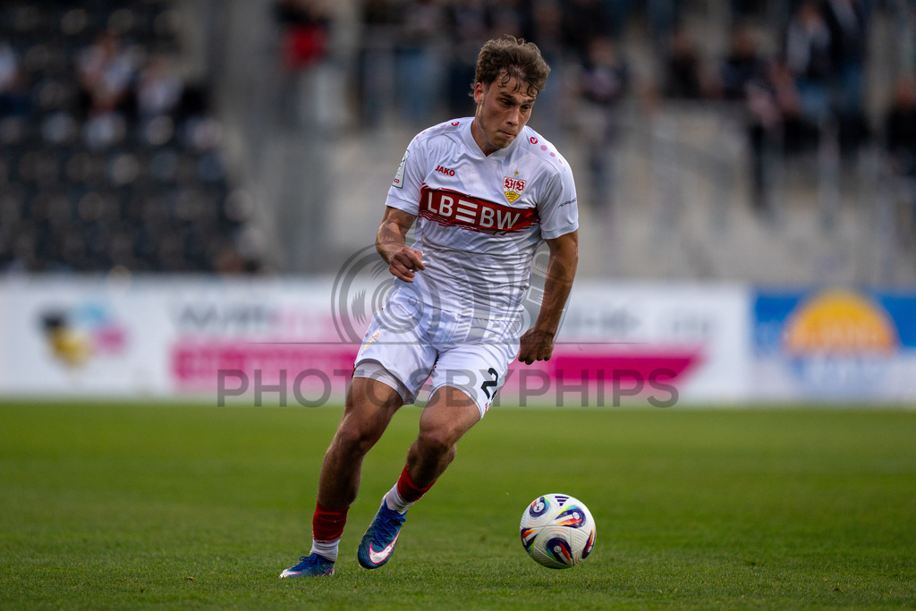 VfB Stuttgart II vs. SSV Ulm 1846 Fussball, Fussball, 3. Liga, 32. Spieltag, 08.04.2026 | Christopher Olivier (VfB Stuttgart II, #24),VfB Stuttgart II vs. SSV Ulm 1846 Fussball, Fussball, 3. Liga, 32. Spieltag, 08.04.2026DFB regulations prohibit any use of photographs as image sequences and/or quasi-video