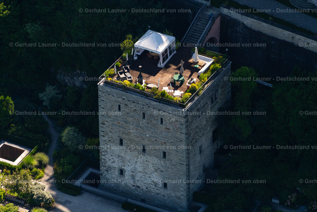 4032038 | INSEL MAINAU 12.06.2020 Dachgarten auf dem Steinturm auf der Insel Mainau am Bodensee im Bundesland Baden-Württemberg, Deutschland. Weiterführende Informationen bei: Mainau GmbH. // Roof garden on the stone tower on the island of Mainau on Lake Constance in the state Baden-Wuerttemberg, Germany. Further information at: Mainau GmbH. Foto: Gerhard Launer