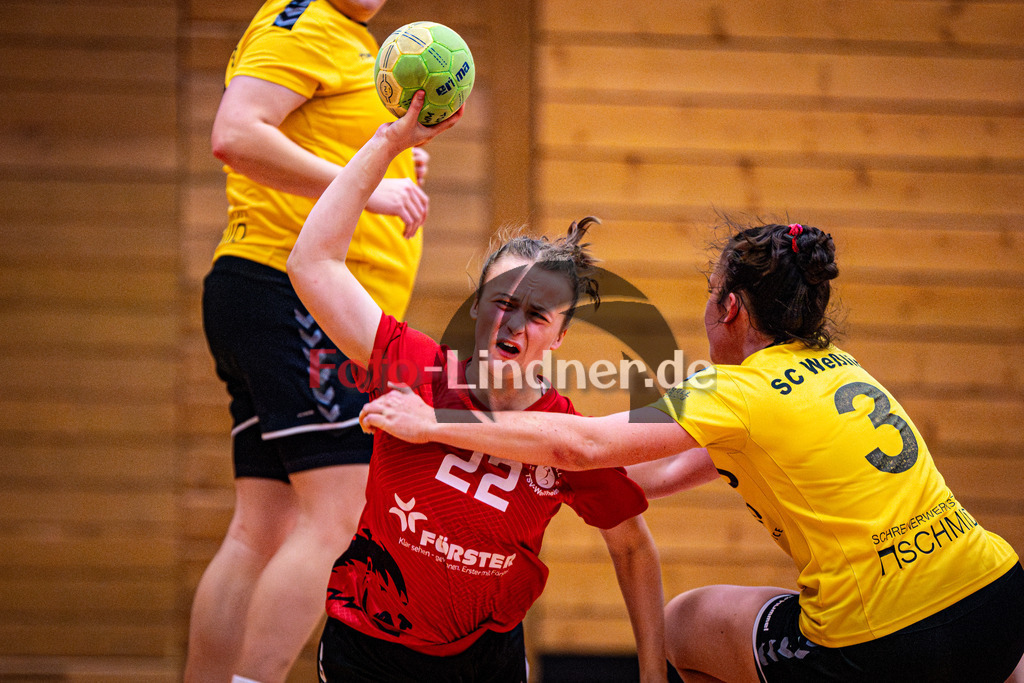TSV Weiheim gegen SC Weßling | Habdball Bezirksoberliga Frauen 2025/26, TSV Weiheim gegen SC Weßling, 20251025,Zweikampf,2025-10-25 in Weilheim (Jahnhalle)Leonie SPREITZER (TSV Weilheim 22), Maria HAUSMANN (SC Weßling 3)Copyright: WolfgangxLindner