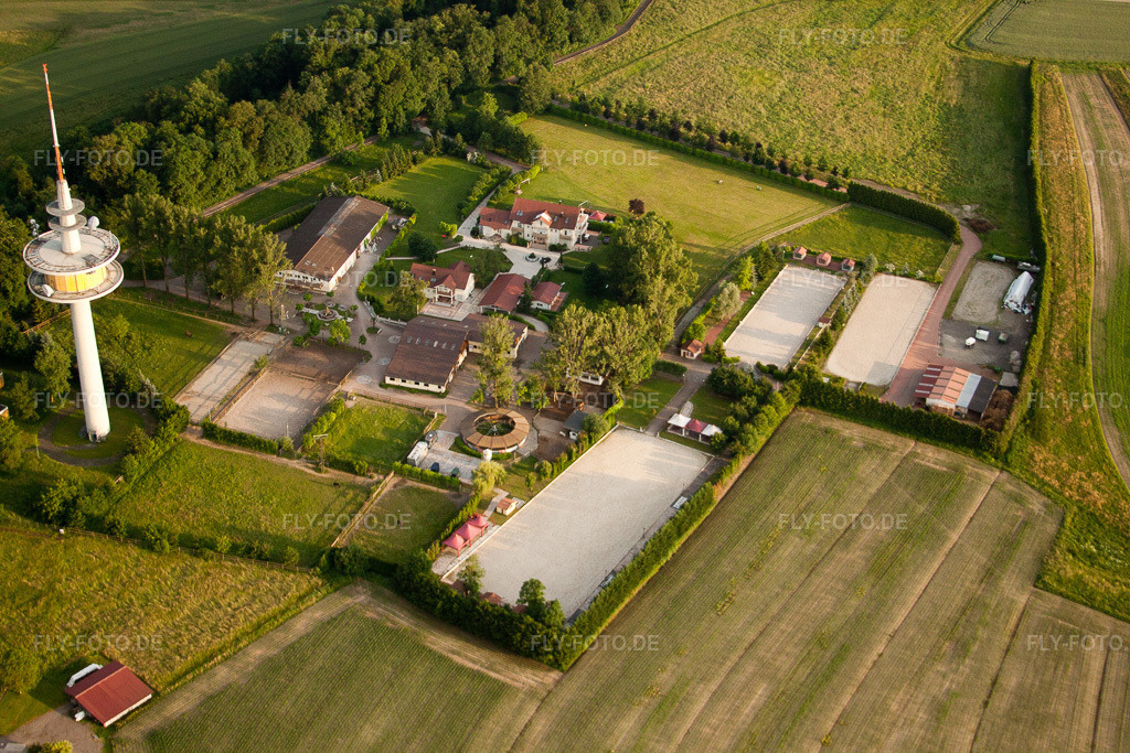 Luftbild: Gestüt Kaiserhof und Sendeamast im Ortsteil Legelshurst in Willstätt im Bundesland Baden-Württemberg in Deutschland. Foto: IMG_28917.jpg vom 14.06.2010 durch Werner Riehm/FLY-FOTO.de