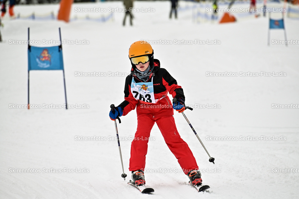 SRF_20.02.2026_0894 | Skirennfotos,Serfaus,Fiss,Ladis,Kinderskirennen,Winter,Tirol,Oberland,skirace,SFL,feelfree,weil wir's genießen,ski,Ski,skifahren,Sonnenplateau, - Realisiert mit Pictrs.com