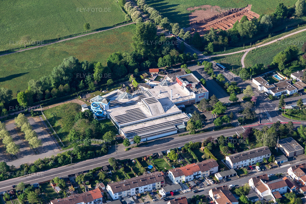 Luftbild: LA Ola im Ortsteil Queichheim in Landau im Bundesland Rheinland-Pfalz in Deutschland. Foto: IMG_120637.jpg vom 26.04.2020 durch Werner Riehm/FLY-FOTO.de