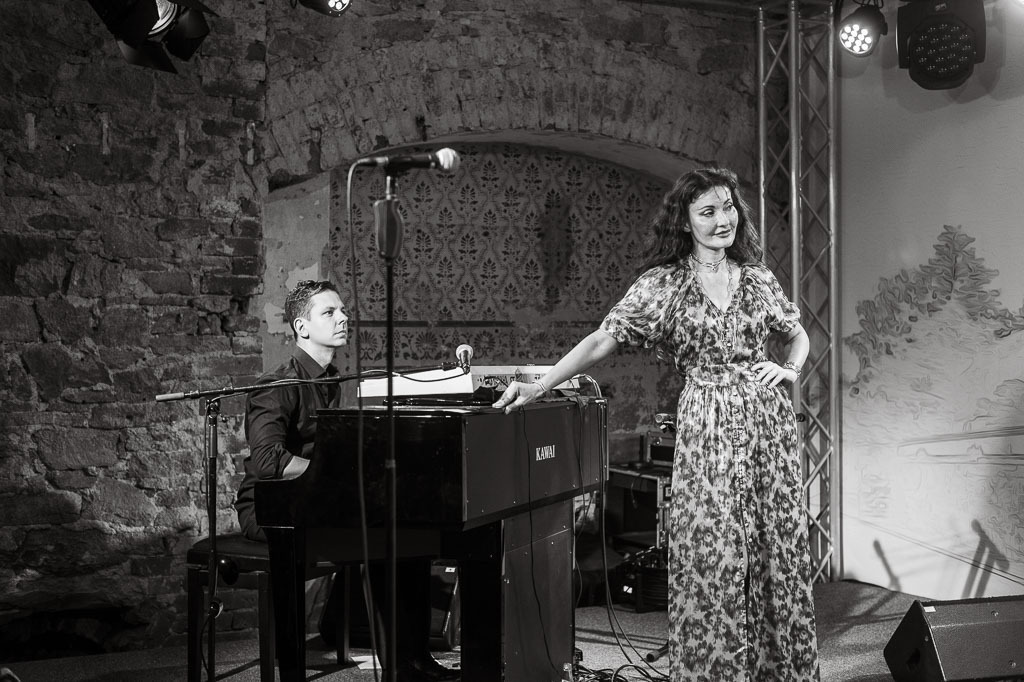 Maria Markesini Konzert | Maria Markesini meets Klazz Brothers im Forte Belvedere Leisnig zum Festival Hallo Leisnig 2022. - Realisiert mit Pictrs.com