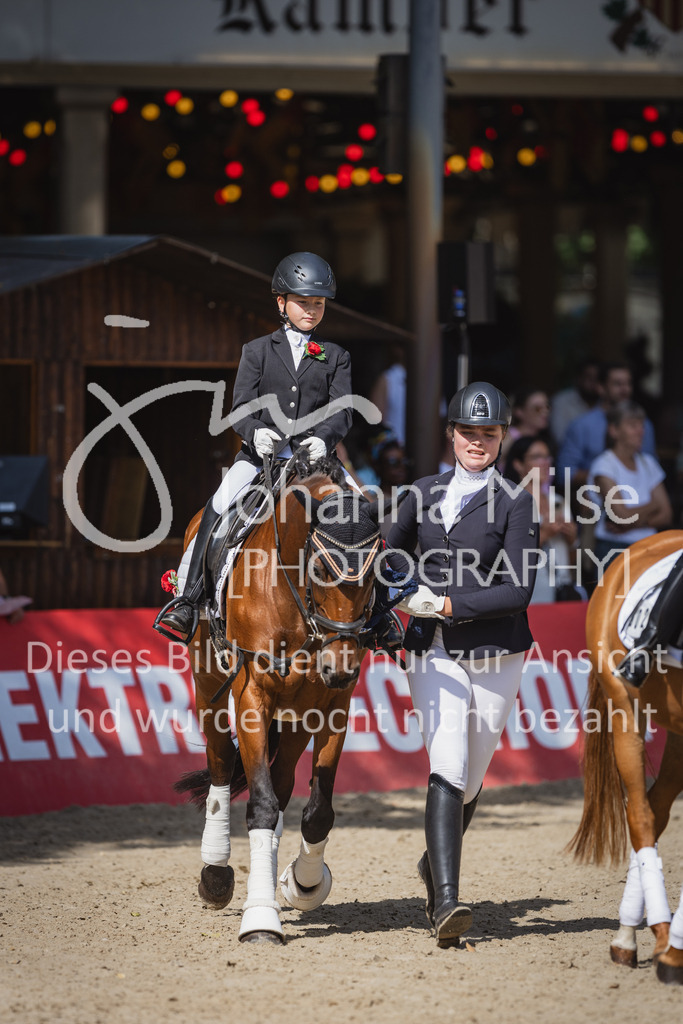 230910_OWLCh_Führzügel-144 | Deine schönsten Turniermomente als professionelle Fotos! Entdecke hochwertige Pferdesport-Fotografie im Online-Shop. Jetzt Fotos finden & bestellen!