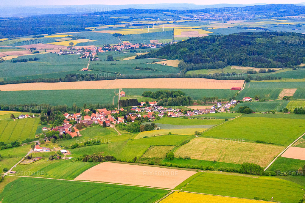Luftbild: Dorfansicht aus Norden im Ortsteil Eberhausen in Adelebsen im Bundesland Niedersachsen in Deutschland. Foto: IMG_079527.jpg vom 24.05.2015 durch Werner Riehm/FLY-FOTO.de