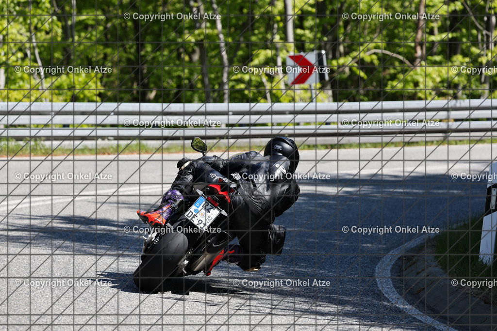 IMG_8544 | Fotograf am Kyffhäuser. Onkel Atze. Kyffhäuser Rennstrecke. Café36. Motorsportfotografie. - Realisiert mit Pictrs.com